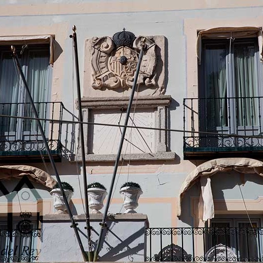 Escudo y Reloj de Sol