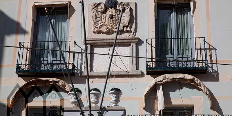 Escudo y Reloj de Sol
